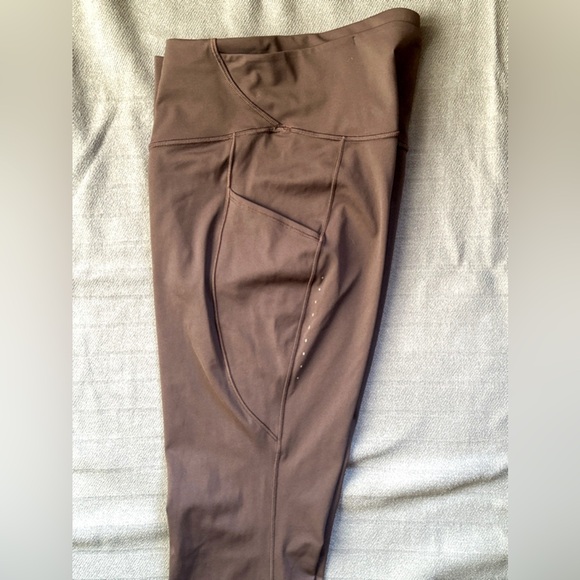 Lululemon Fast and Free High-Rise Tight 25” – Sequoia – Size 8 - Picture 9 of 9